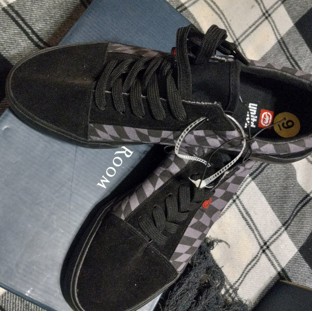 Sport shoes